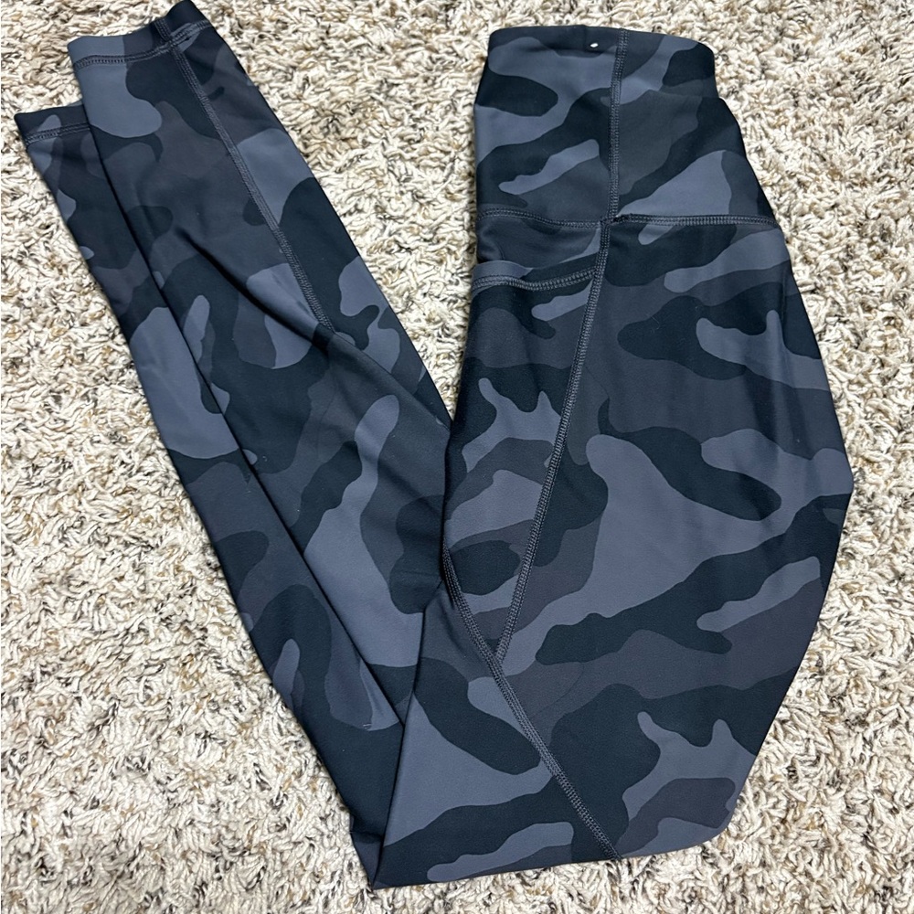 Old Navy Active Camouflage Leggings in Black and Gray